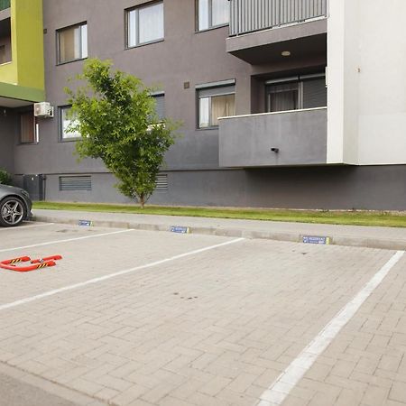 Pinkwood Harmony Apartment Oradea Exterior photo