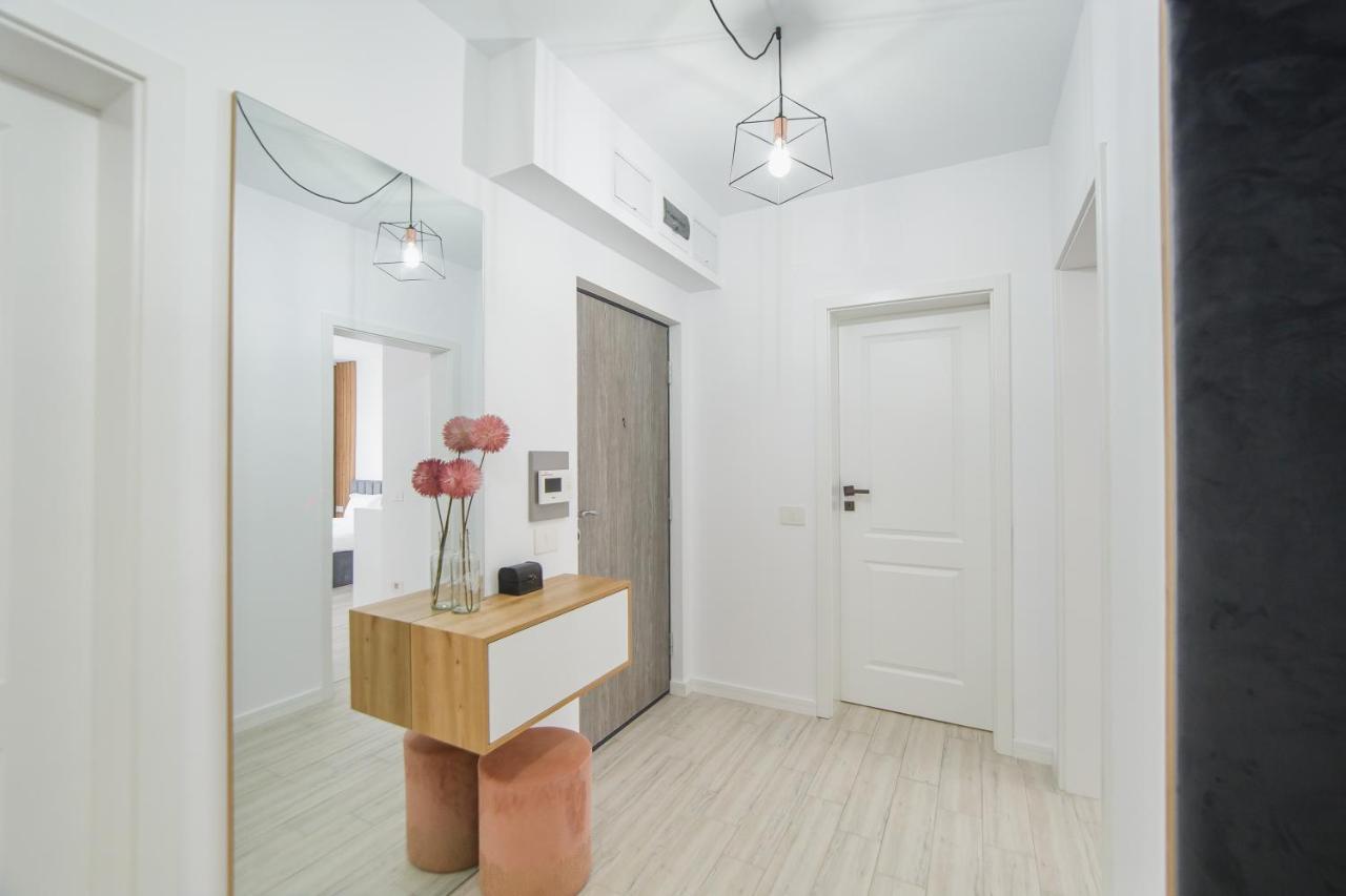 Pinkwood Harmony Apartment Oradea Exterior photo