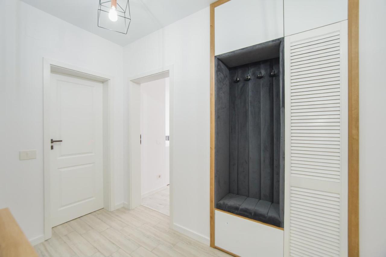 Pinkwood Harmony Apartment Oradea Exterior photo