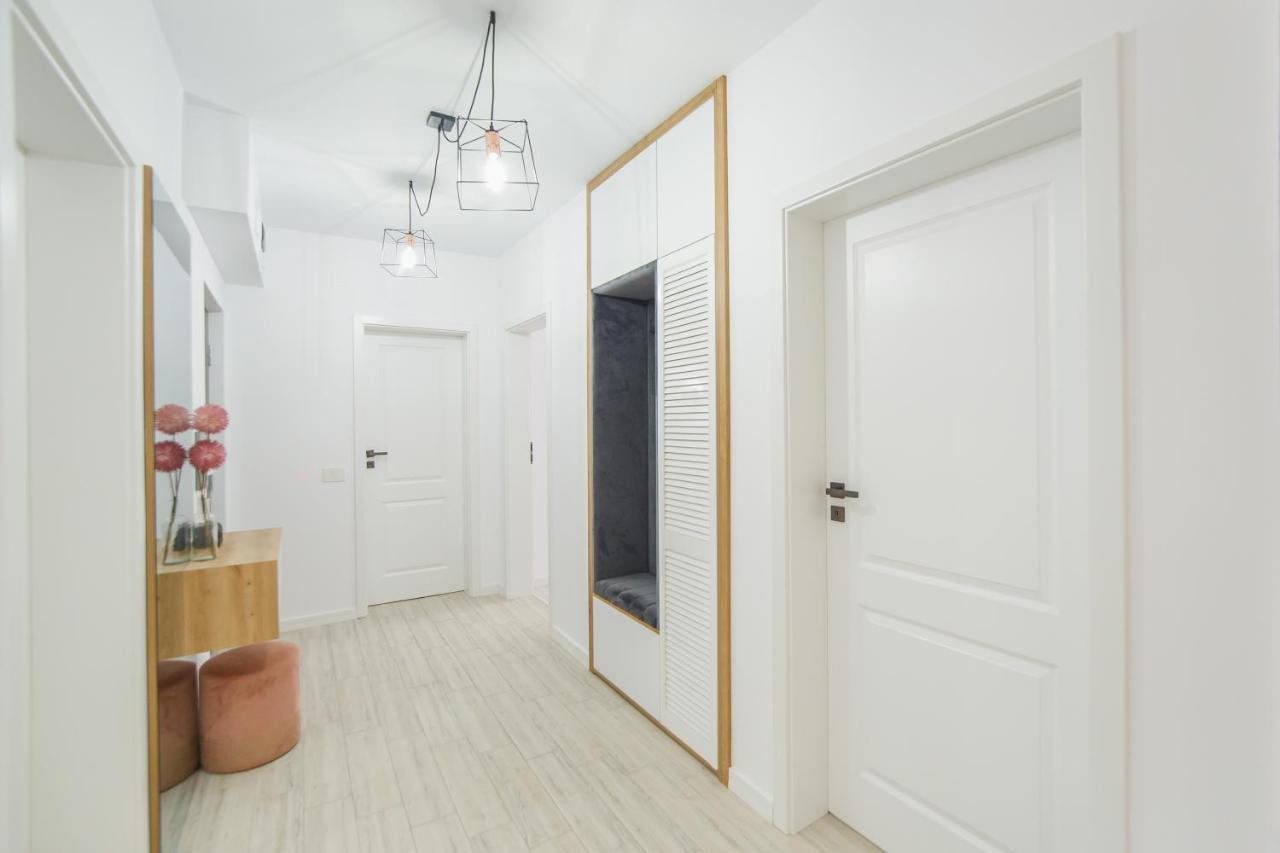 Pinkwood Harmony Apartment Oradea Exterior photo